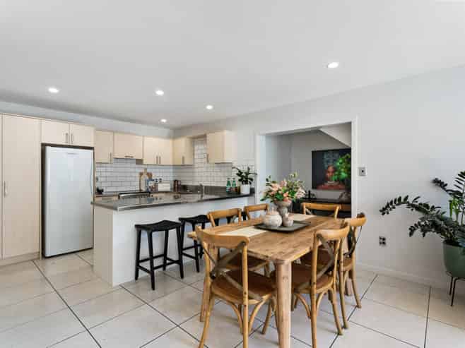 5 Don Croot Street, Western Springs