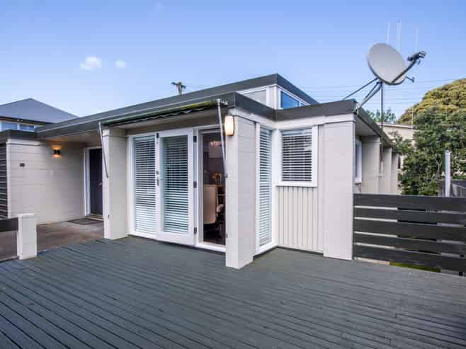 8C Brassey Road, Saint Johns Hill