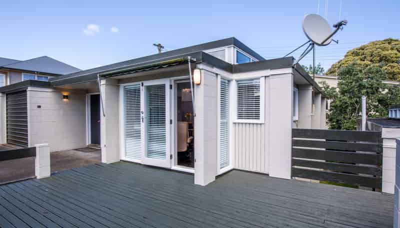 8C Brassey Road, Saint Johns Hill