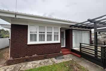 42 Kawiti Avenue, Point England