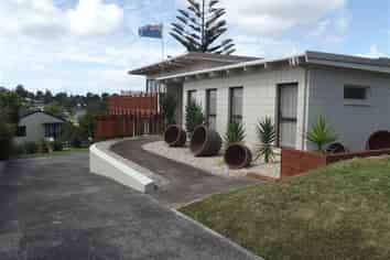 145 Weatherly Road, Torbay