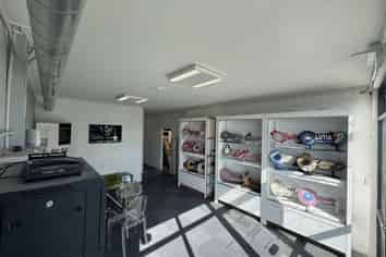 Modern Wiri industrial gem