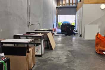 Modern Wiri industrial gem