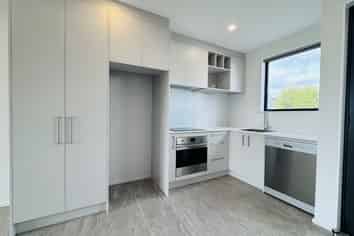 5A Malaga Crescent, Harewood