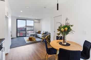 13/4 Waverley Street, Sydenham