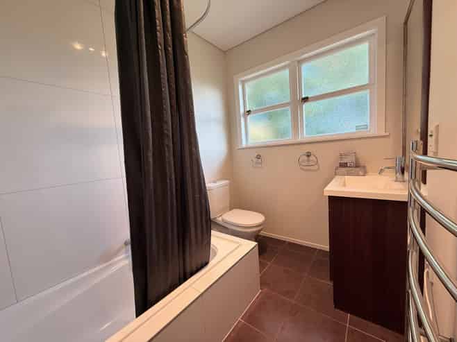 4B Abingdon Place, Glendowie