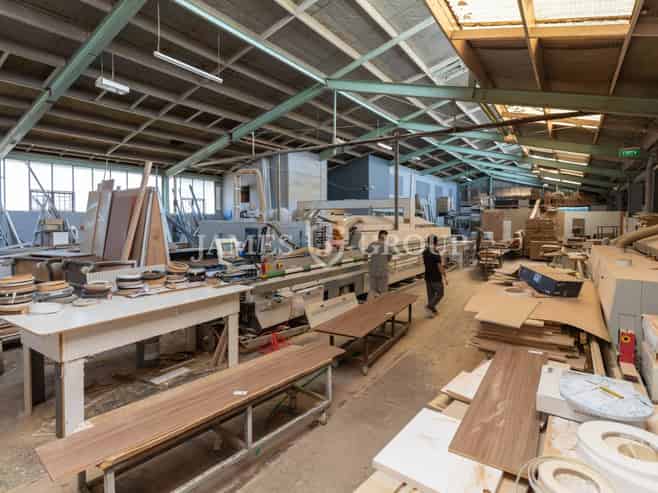 High-Profile on Carbine Road & SE Highway