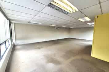 WELL LOCATED MOUNT EDEN PREMISES
