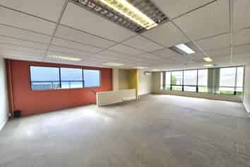 WELL LOCATED MOUNT EDEN PREMISES
