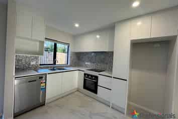 9D Avis Avenue, Papatoetoe