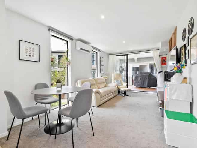 82 Makamaka Lane, Albany