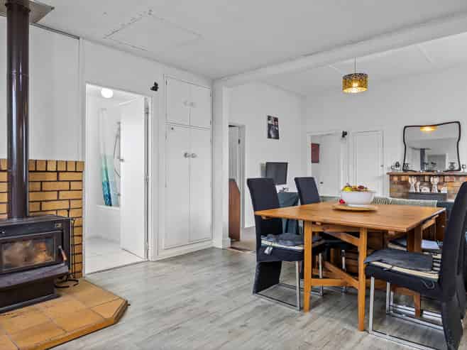 10A Bank Street, Amberley