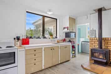 10A Bank Street, Amberley