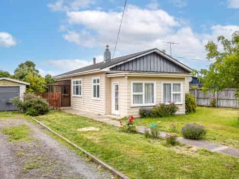 10A Bank Street, Amberley