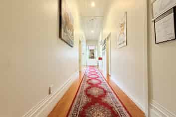 Gorgeous Dominion Road Villa | 182 m2