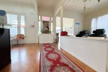 Gorgeous Dominion Road Villa | 182 m2