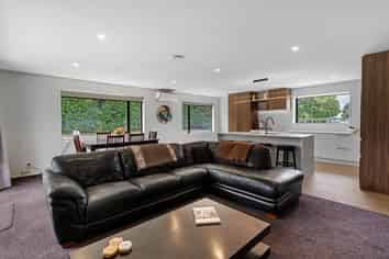 4/229 Curraghs Road, Weedons