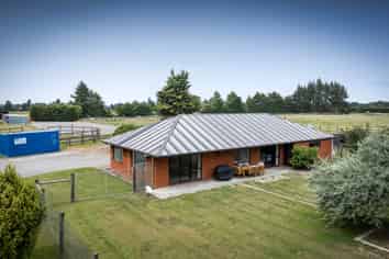 4/229 Curraghs Road, Weedons