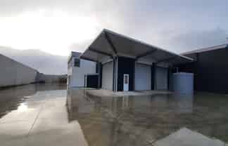 High stud facility with secure yard