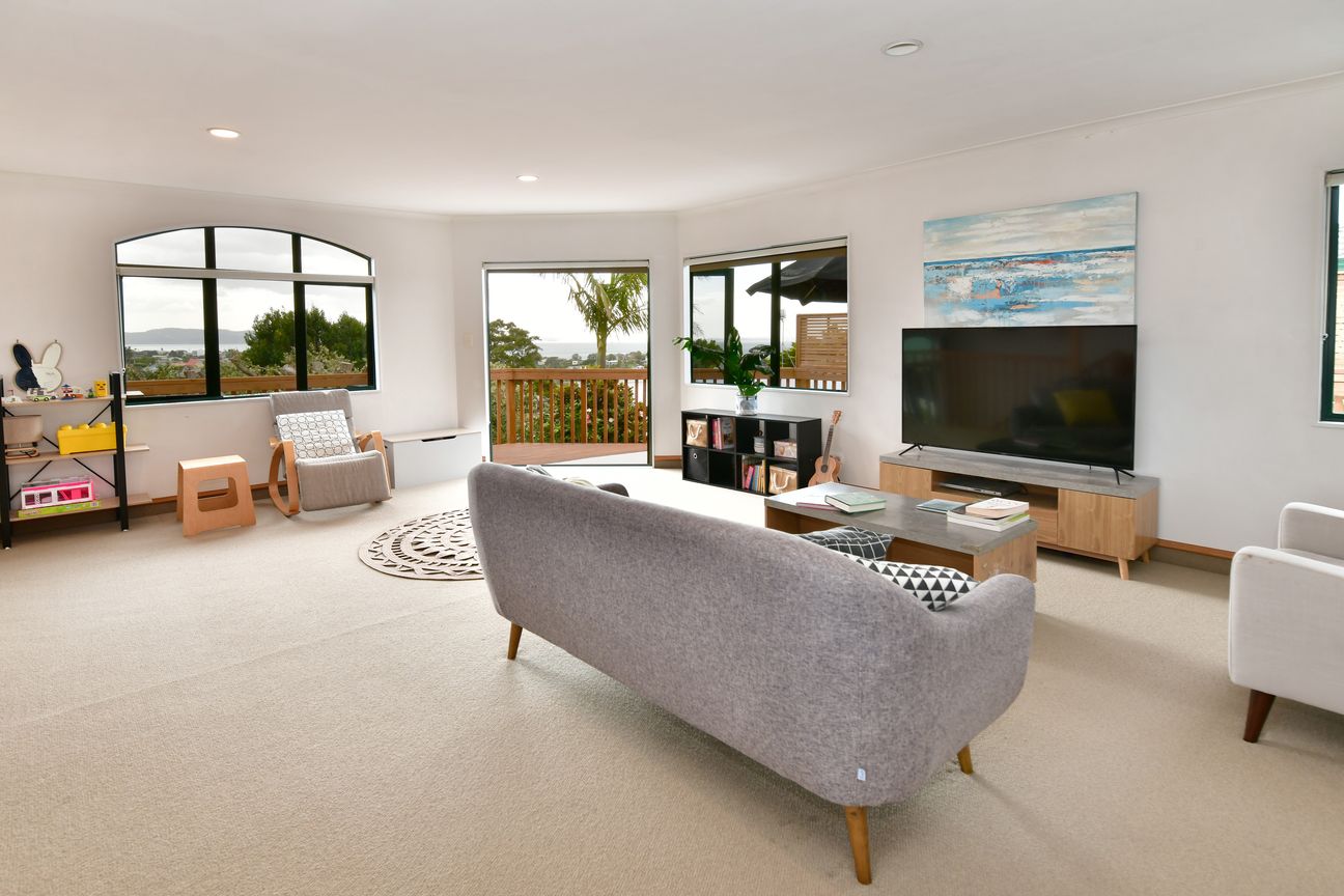 Under contract - Stunning Seaview Family Home - Widok 6