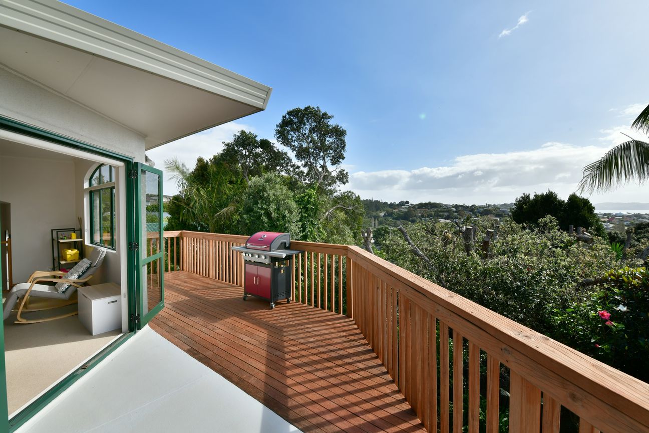 Under contract - Stunning Seaview Family Home - Widok 5