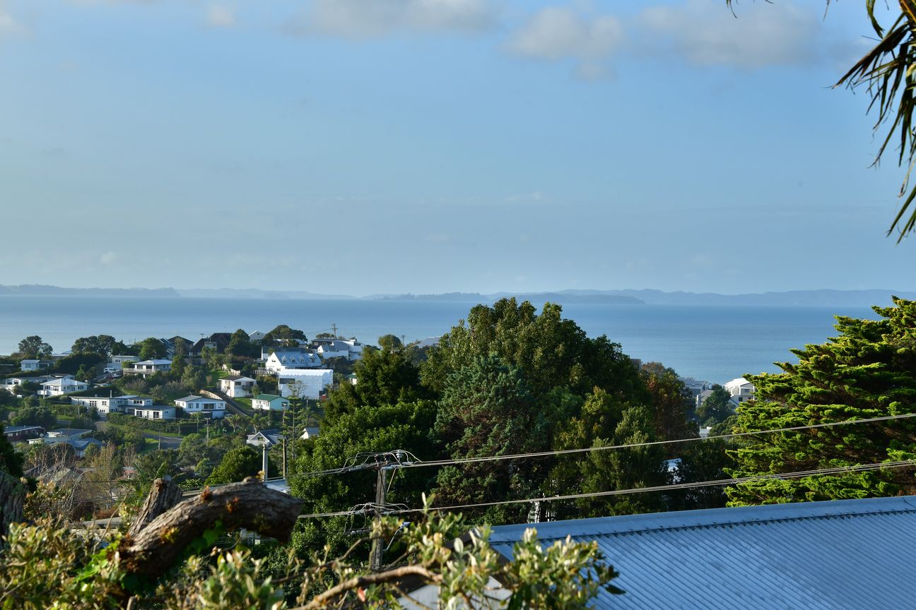 Under contract - Stunning Seaview Family Home - Widok 3