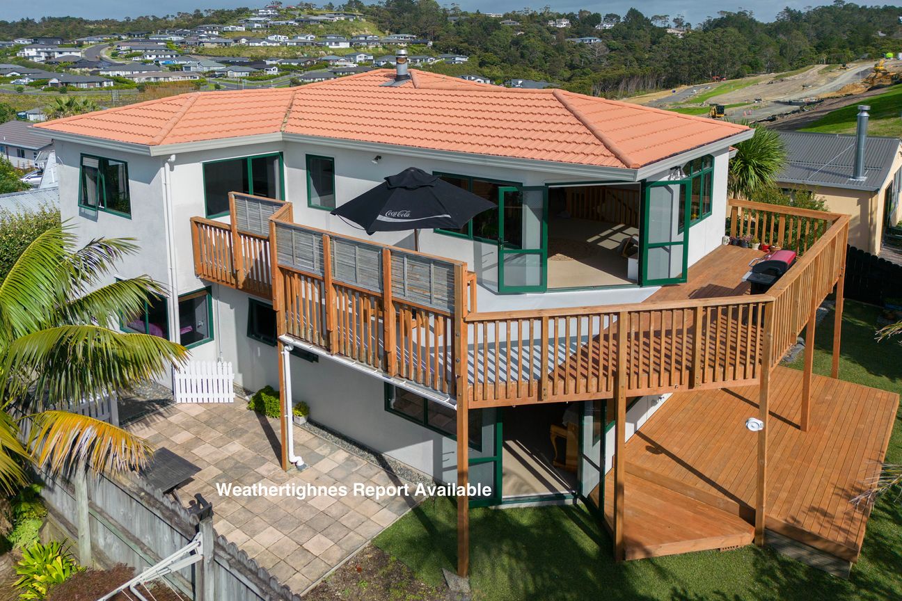Under contract - Stunning Seaview Family Home - Widok 2