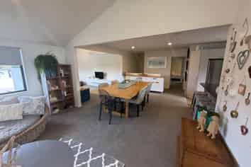 9A Shadon Place, Stanmore Bay