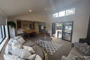 9A Shadon Place, Stanmore Bay