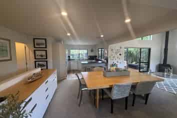 9A Shadon Place, Stanmore Bay