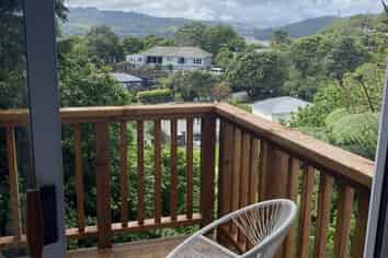 8 Westra View, Tawa