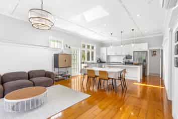 309 Lake Road, Hauraki