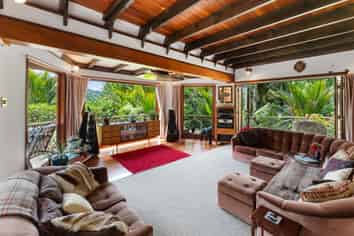 27a Tane Road, Laingholm