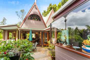 27a Tane Road, Laingholm