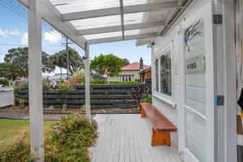 21 Tuatoru Street, Eastbourne