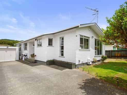 11 Karamea Grove, Wainuiomata