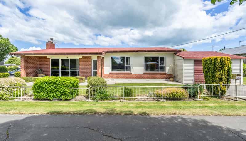 364 Great North Road, Winton
