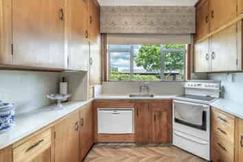 364 Great North Road, Winton