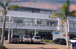 77m2 office -  ON TOP OF THE WORLD