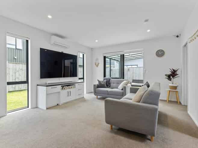 5 Parkmore Drive, Papakura