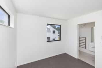 1/220 Geraldine Street, Edgeware