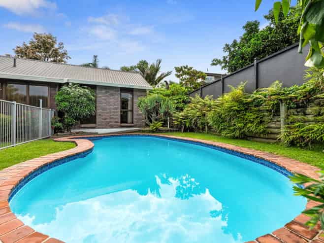 8 Sunny Bay Road, Matua