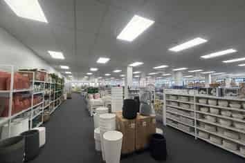 Showroom & Warehouse With 48 Parks