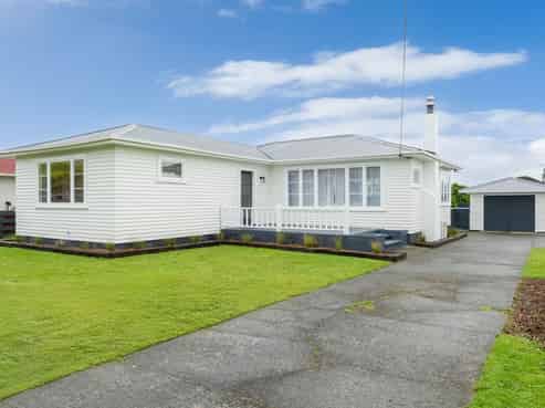 81 Bartholomew Road, Levin