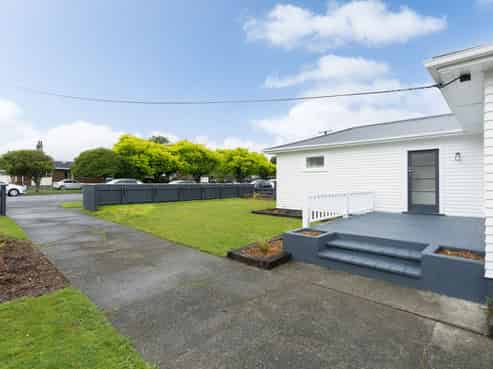 81 Bartholomew Road, Levin
