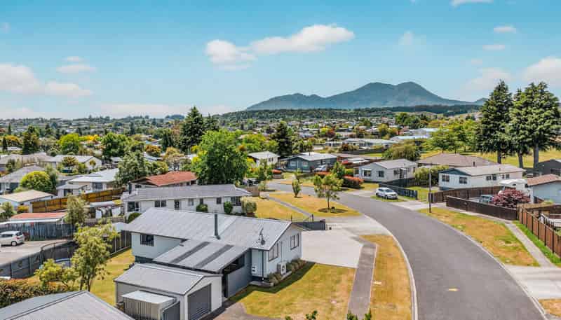 60 Grace Crescent, Richmond Heights