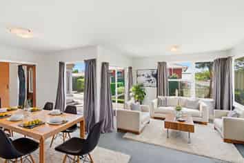 15 Wychwood Crescent, BISHOPDALE