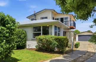 15 Wychwood Crescent, BISHOPDALE