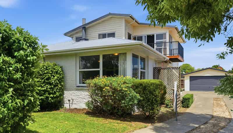 15 Wychwood Crescent, BISHOPDALE