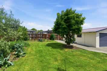 15 Wychwood Crescent, BISHOPDALE